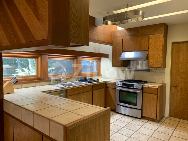 Building Photo - 3152 W Los Altos Ave