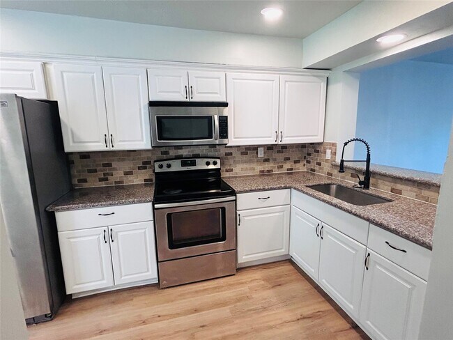Building Photo - 11550 Chimney Rock Rd