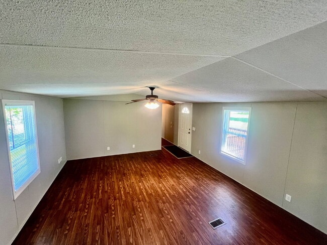 Building Photo - 1012 Ross Ln