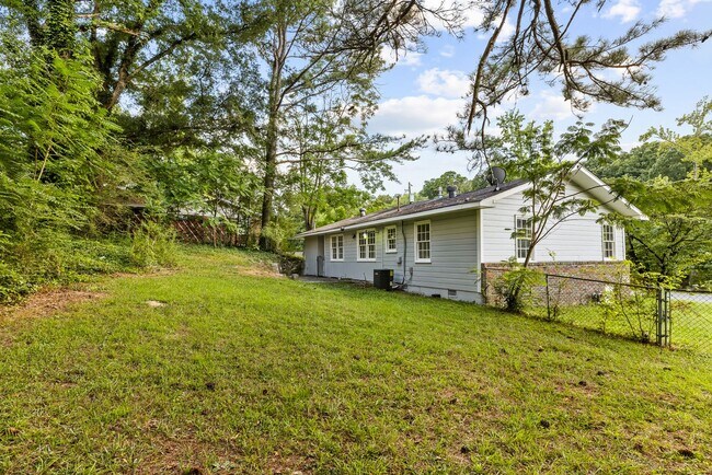 Building Photo - Charming 3 Bedroom, 2 Bathroom house