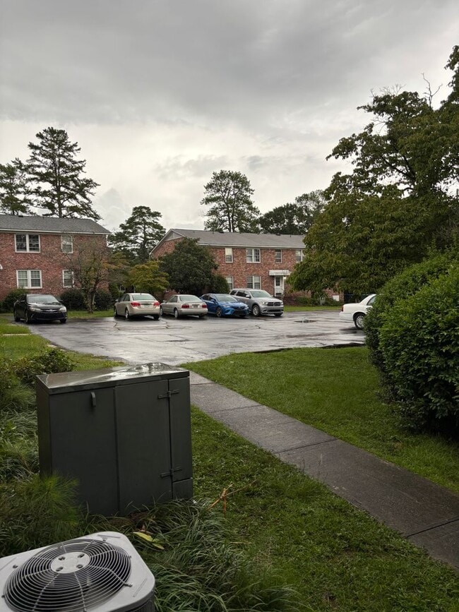 Building Photo - MOVE-IN READY IN FOREST ACRES!