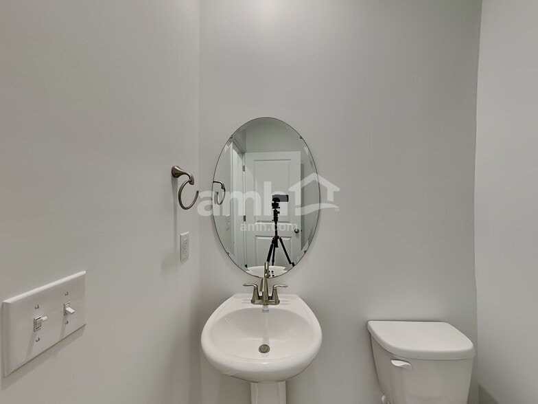 Building Photo - 1007 Guildcrest Ct