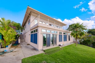 Building Photo - 1520 Saint Louis Dr