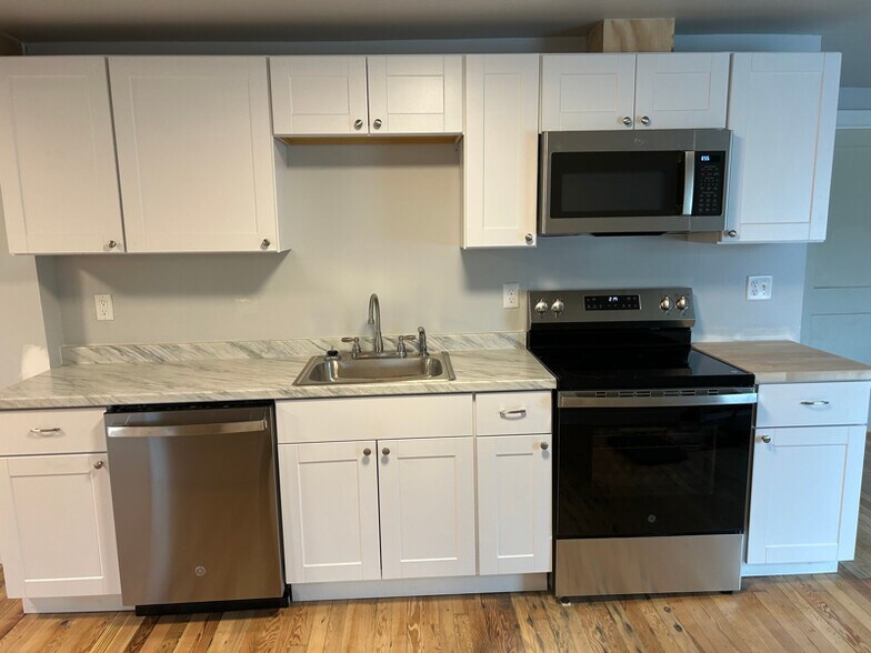 Building Photo - 826 Walker Ave