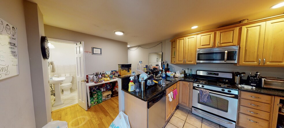 Building Photo - 83 Windsor St