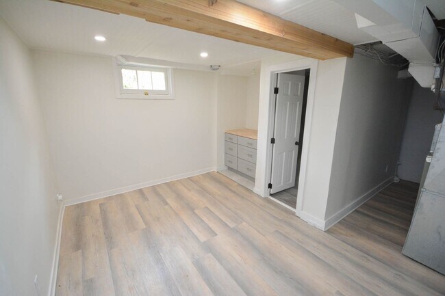 Building Photo - Fantastic Uptown home with amazing details throughout!