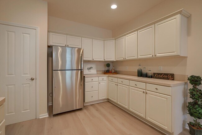 Building Photo - 6183 Donegan Way