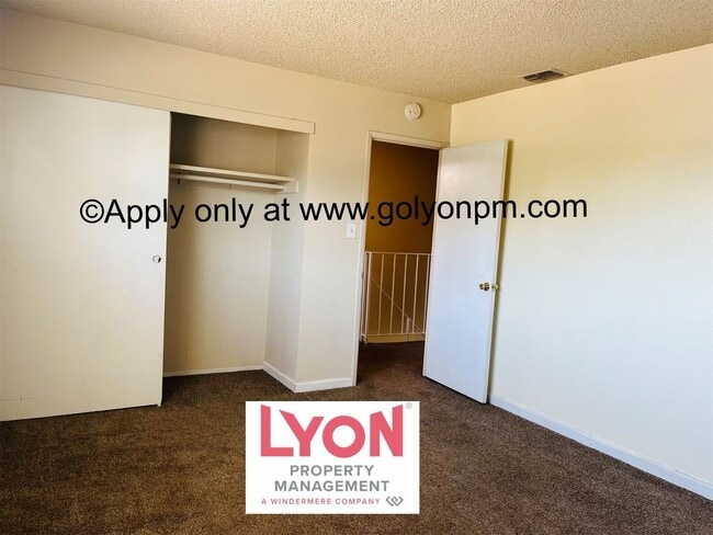 Building Photo - Darling, Spacious 3 bedroom Condo in beaut...