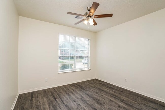 Building Photo - 12802 Magnolia Leaf St