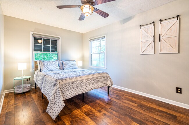 Building Photo - 10215 Melanie Dr SE