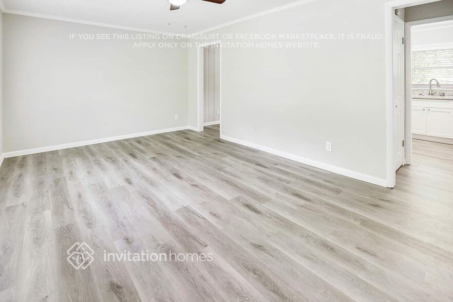 Building Photo - 3582 Highwood Dr SW