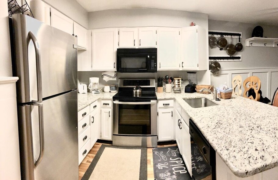 Building Photo - 8131 S Clover Spring Ln