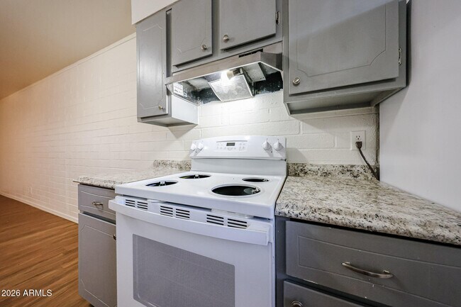 Building Photo - 2226 W Heatherbrae Dr