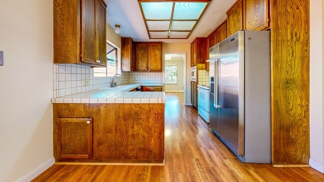 Building Photo - Well Maintain West Side Single Story 3 bedroom 2 bathroom home with 2 car garage