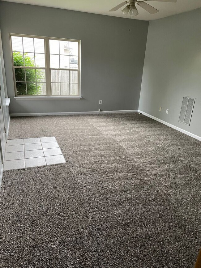 Building Photo - 118 Lowell Ct