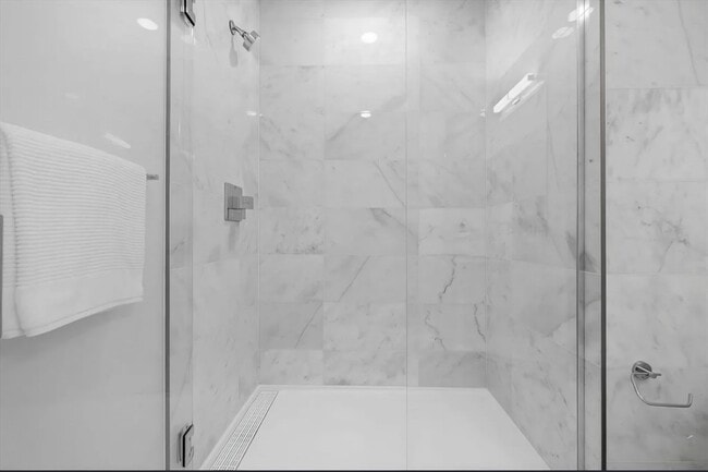 Building Photo - 301 Border St