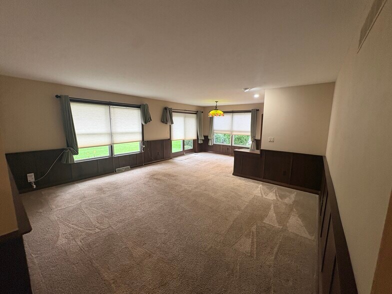 Building Photo - 1512 Winsted Dr
