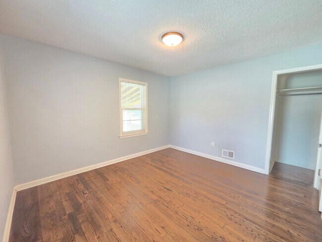 Building Photo - $1,725 - 2 Bed / 1 Bath Charming Home in Spokane Valley