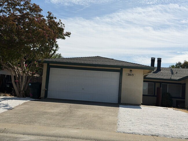 Building Photo - 2813 Pepper Oaks Dr