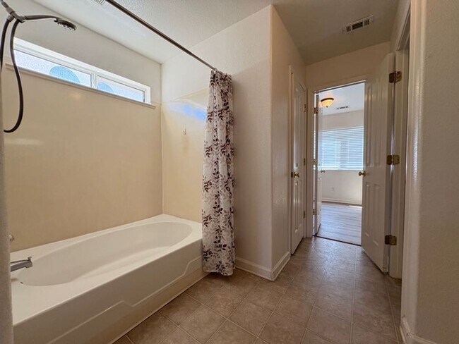 Building Photo - Beautiful 3 Bedroom Home in Spanos East Ga...