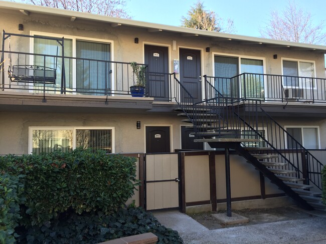 Building Photo - 2 bedroom Renovated unit. West San Jose- s...