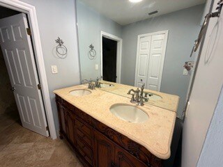 Master bathroom Vanity - 15901 SW 138th Ct