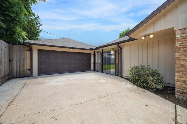 Building Photo - 2518 Talina Way
