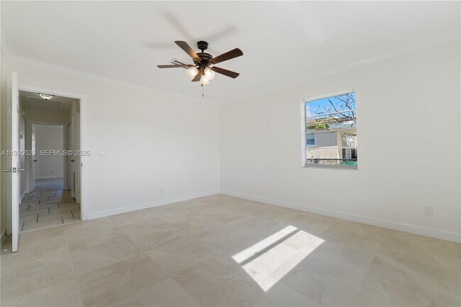 Building Photo - 232 SE 6th St