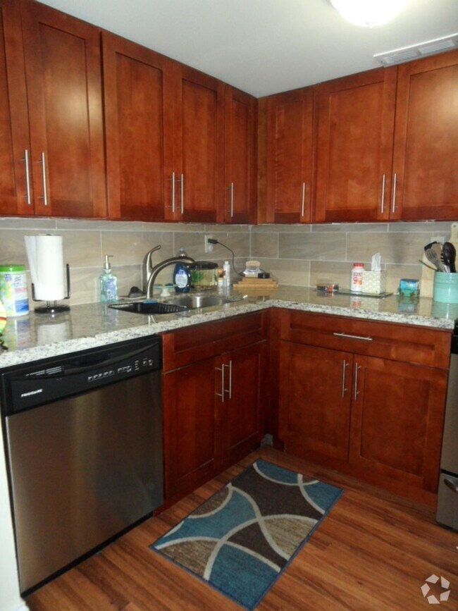 Building Photo - 3B/2B Beautiful & Spacious Townhome At Dan...