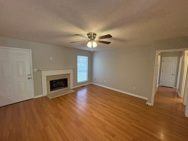 Building Photo - For Rent