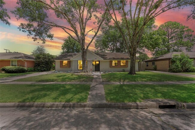 Building Photo - 5522 Braesvalley Dr
