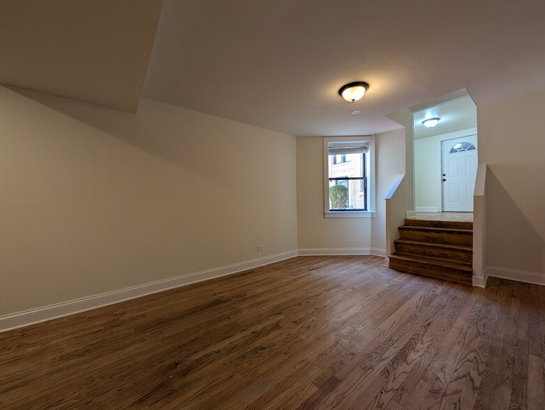 Building Photo - 4036 N Ashland Ave