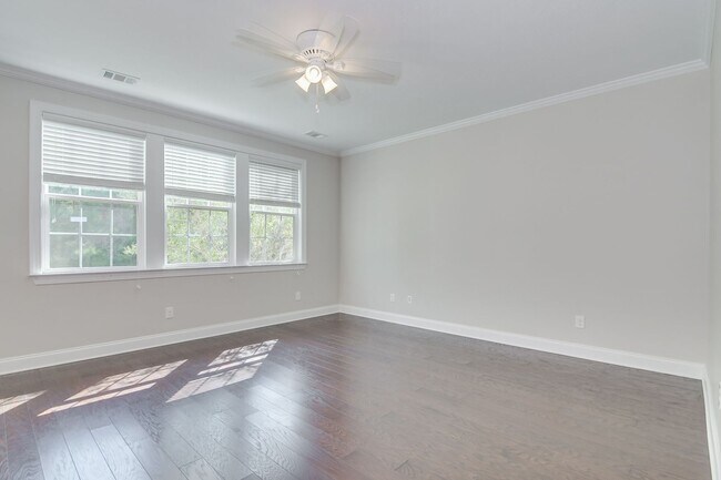 Building Photo - 983 Glenhaven Dr