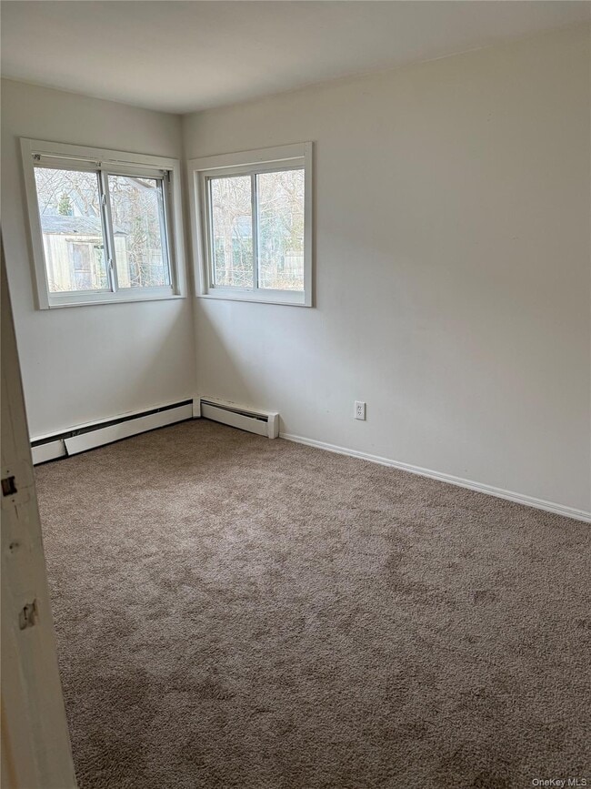 Building Photo - 40 Pinewood Dr