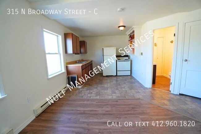 Building Photo - 315 N Broadway St