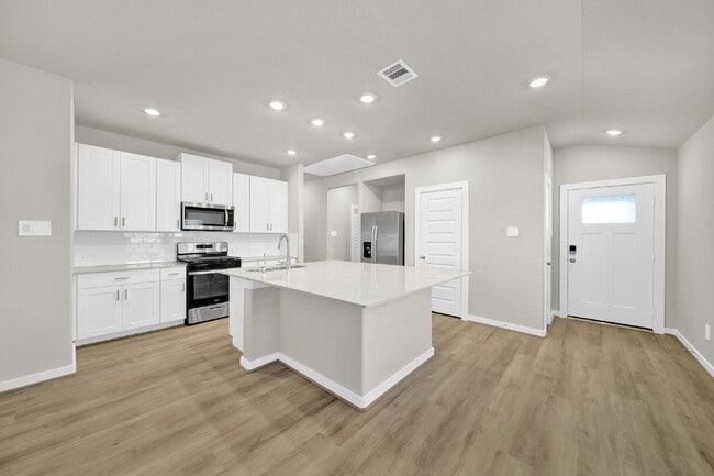 Building Photo - Barely-lived-in single-story 3 bedroom, 2 bath home with 2-car garage located in the Mavera commu...