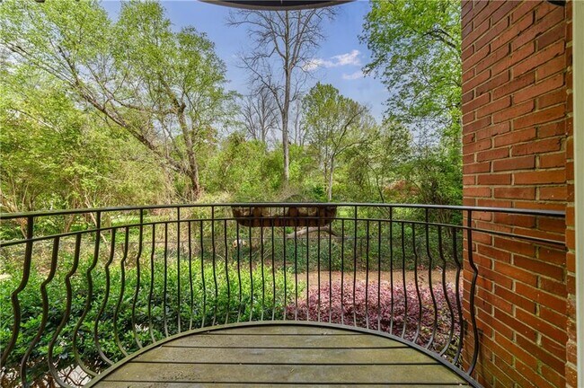 Building Photo - 115 Peachtree Memorial Dr NW