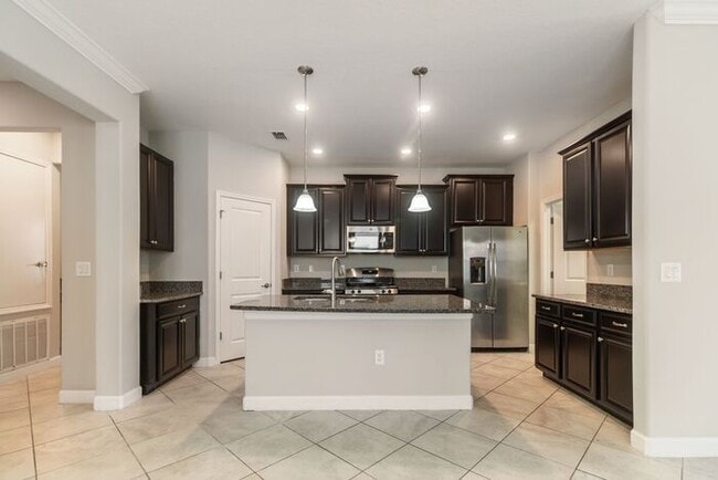 Building Photo - Spacious 4 bed, 3 Bath Terra Bella Home fo...