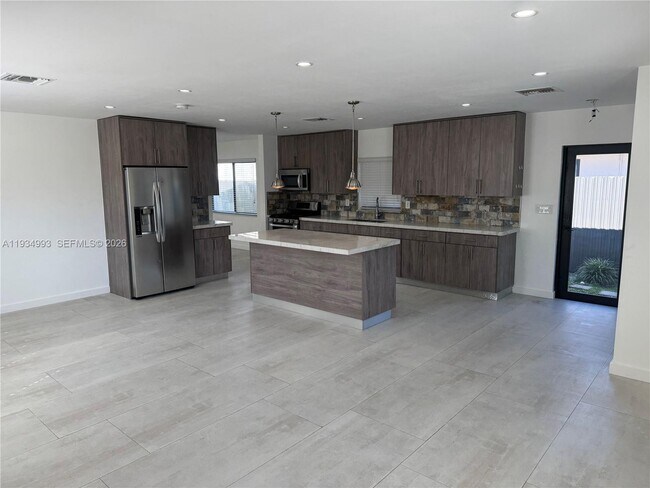 Building Photo - 2832 SW 124th Ct