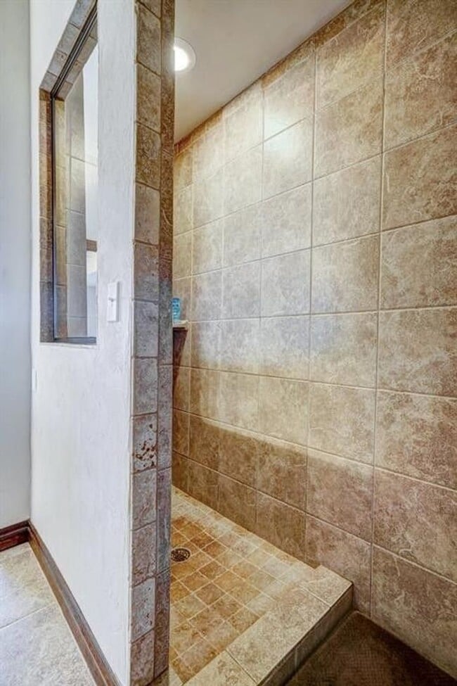 Building Photo - St James Park Home in Norman - Community Pool!  Available in April!