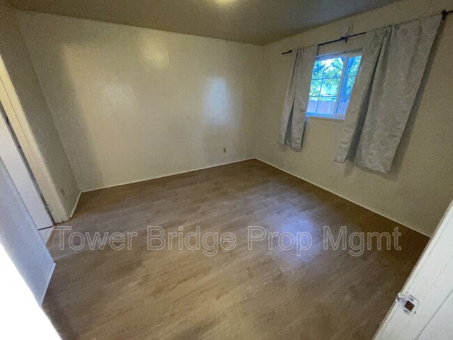 Building Photo - 2612 Connie Dr