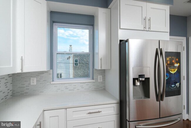 Building Photo - 704 Ingraham St NW