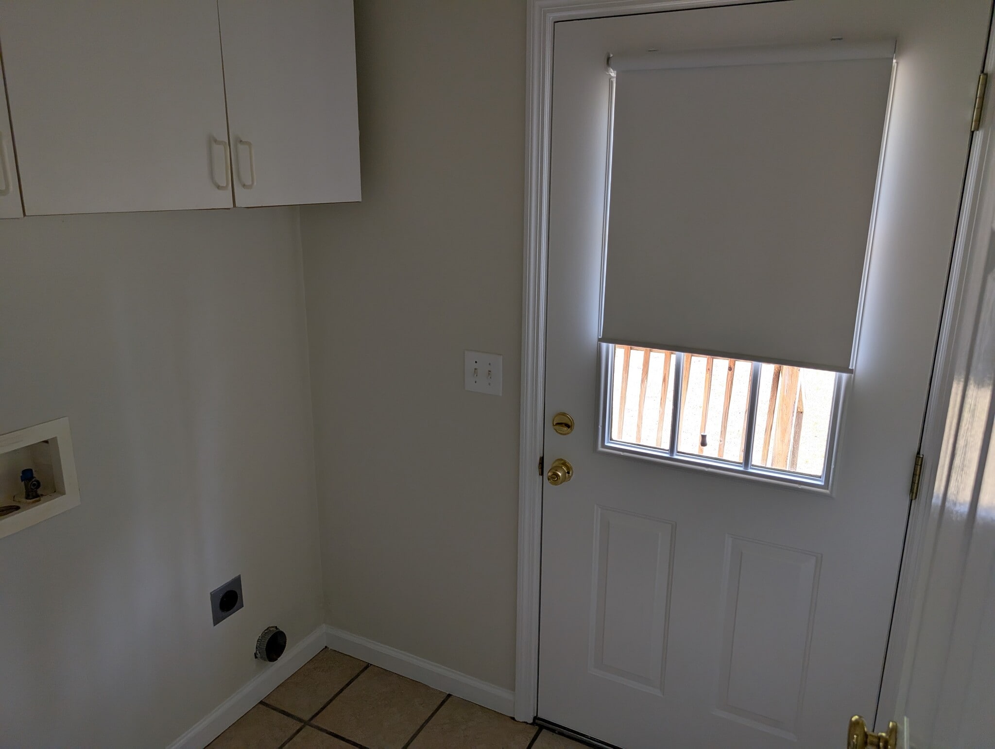 Laundry - 2423 Chateau Ln