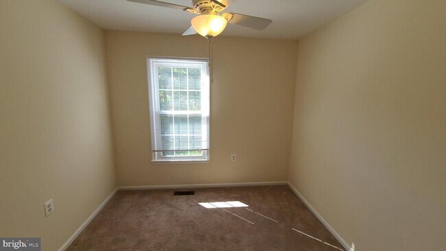 Building Photo - 12151 Stallion Ct