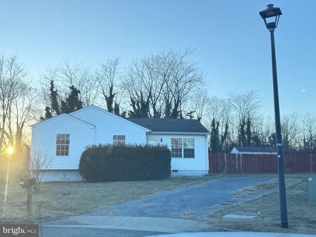 Building Photo - 121 Hampton Ct