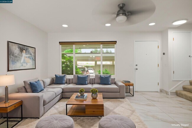 Building Photo - 560 La Copita Ct