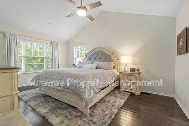 Building Photo - 221 Lookout Pl