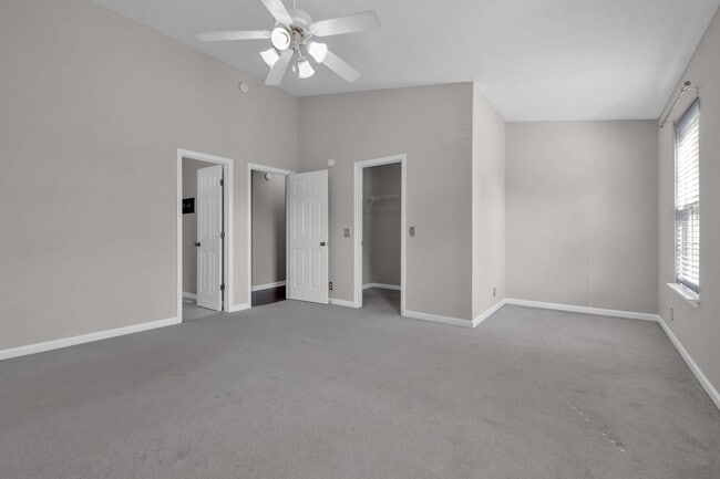 Building Photo - Donelson townhouse, 2 minutes from the lak...