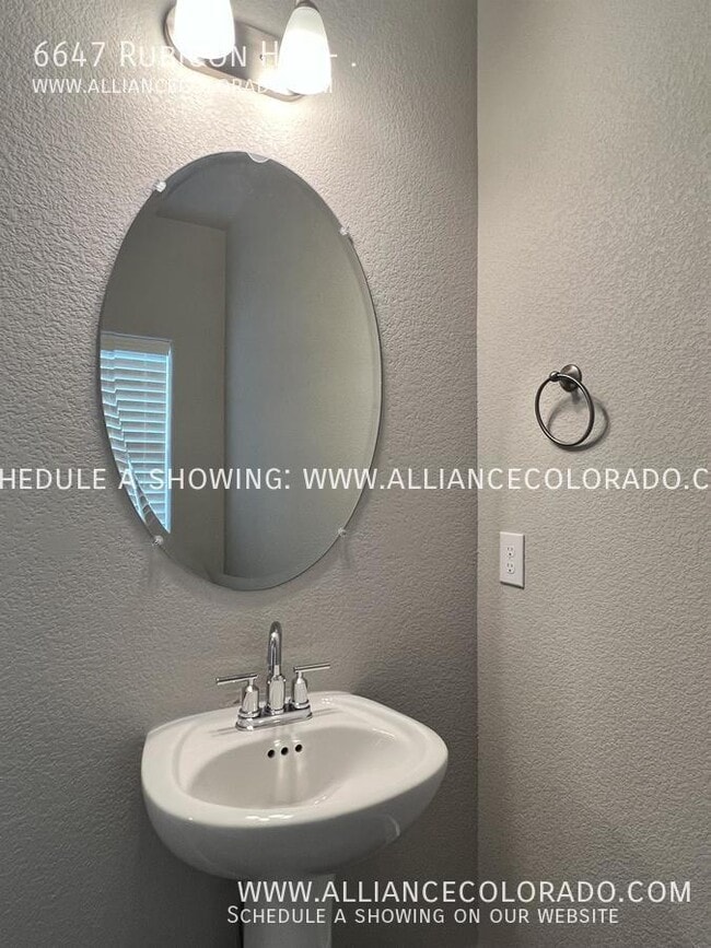 Building Photo - 6647 Rubicon Hts