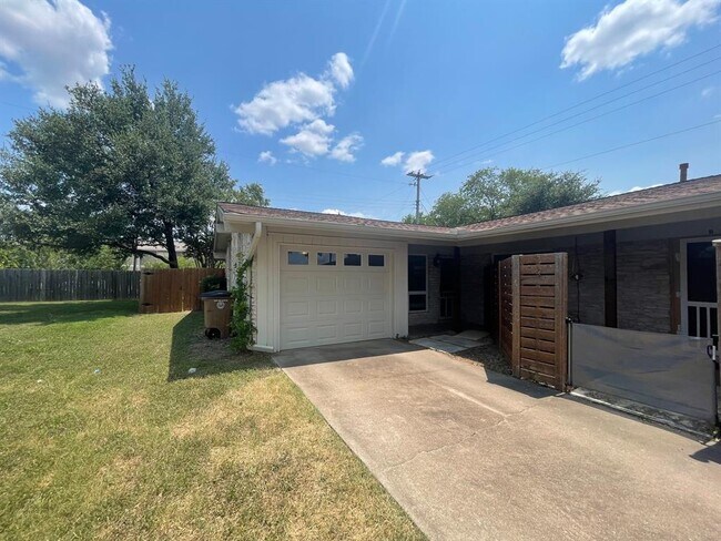 Building Photo - 8003 Pinedale Cove